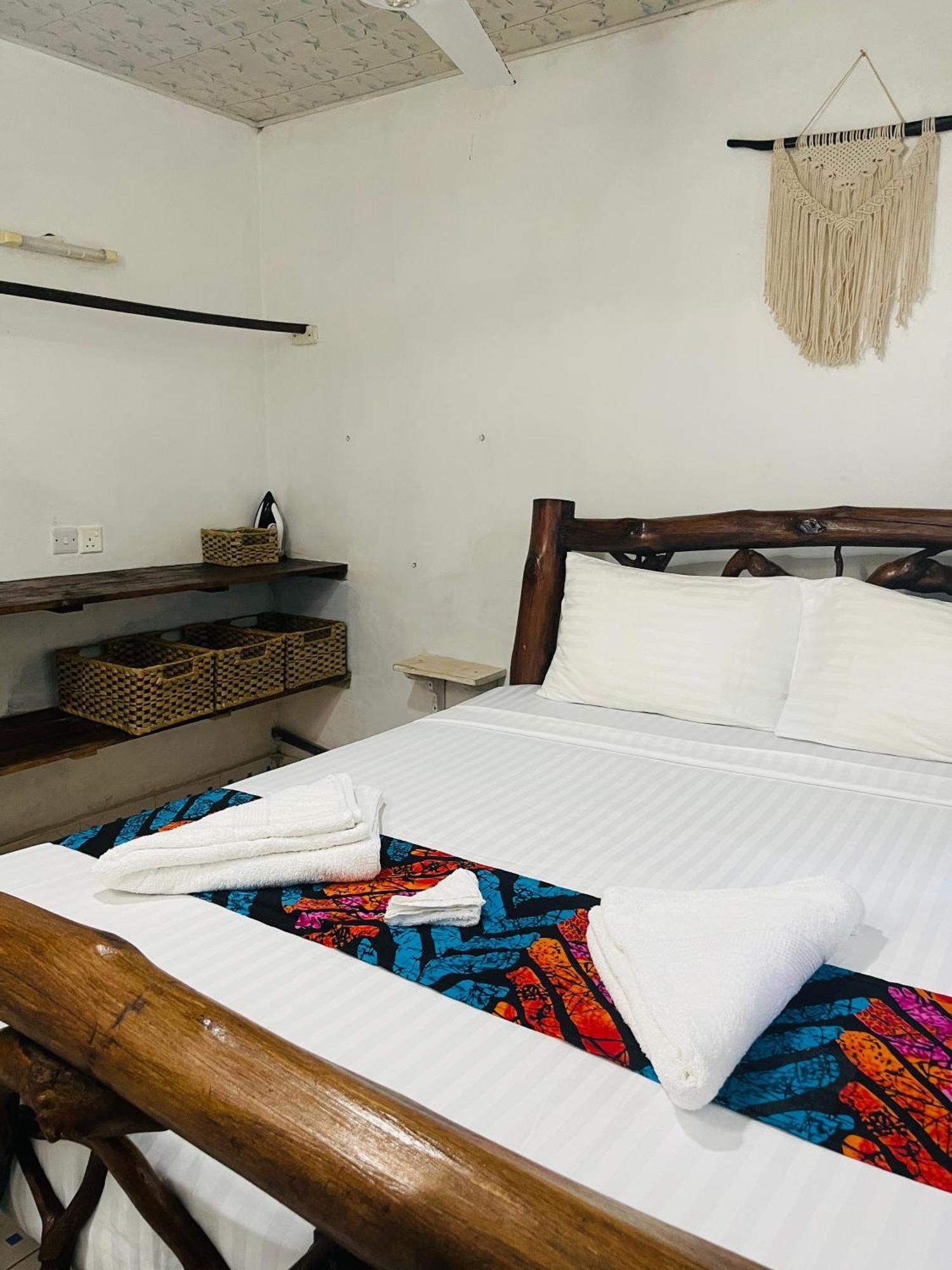 Savita House Diani Magutu Exterior photo